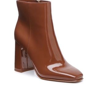 ISO these in black patent size 6.5 NOT FOR SALE.